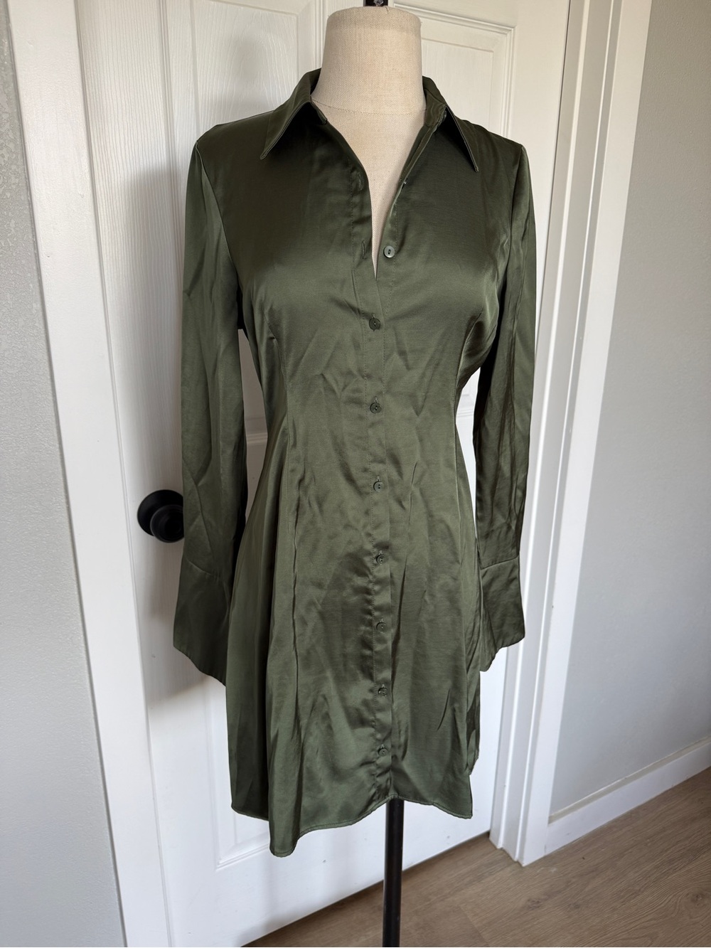Abercrombie and VFitch Olive Green Button-Front Women’s Shirt Dress